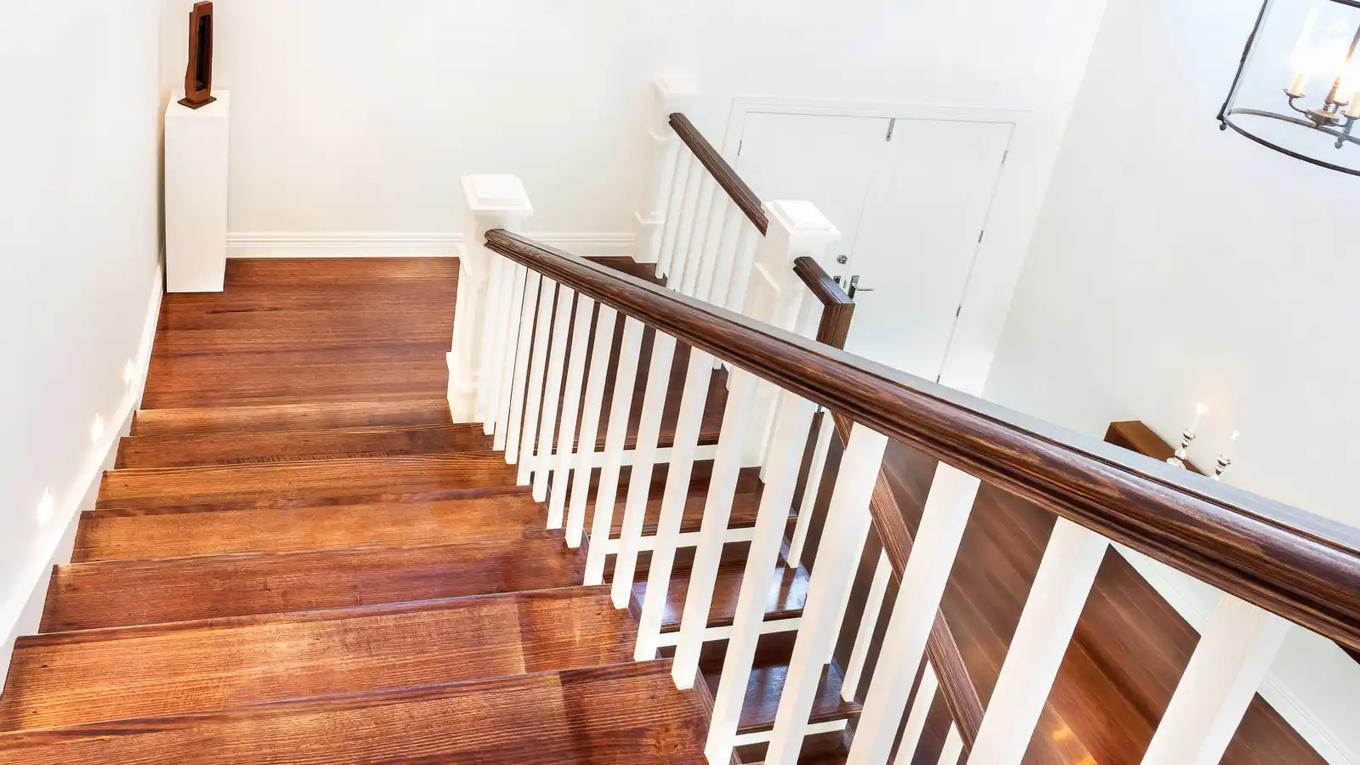 الخشب اللامع