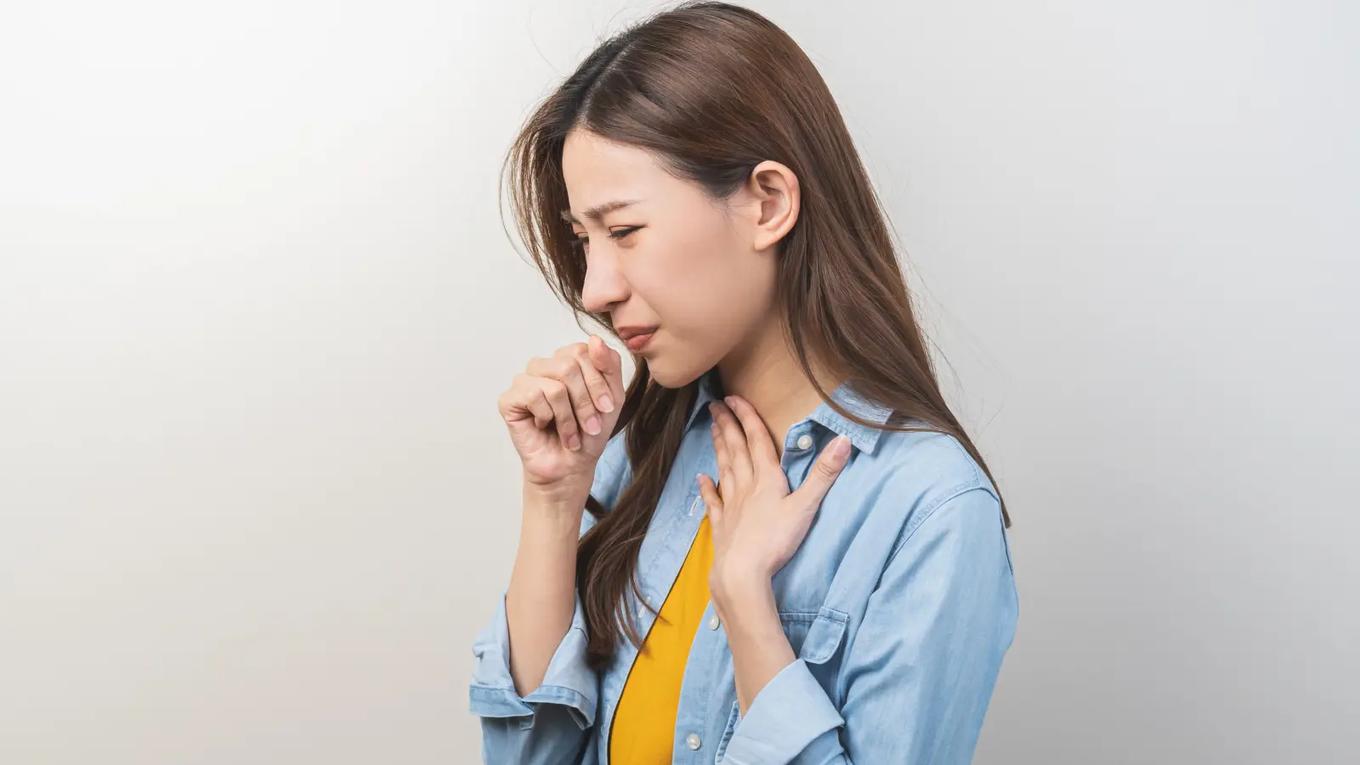 7 وصفات تقليدية بسيطة للتخلص من آلام الحلق فوراً