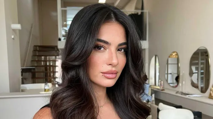 ميليسا باموك: جدل حول هويتها الثقافية