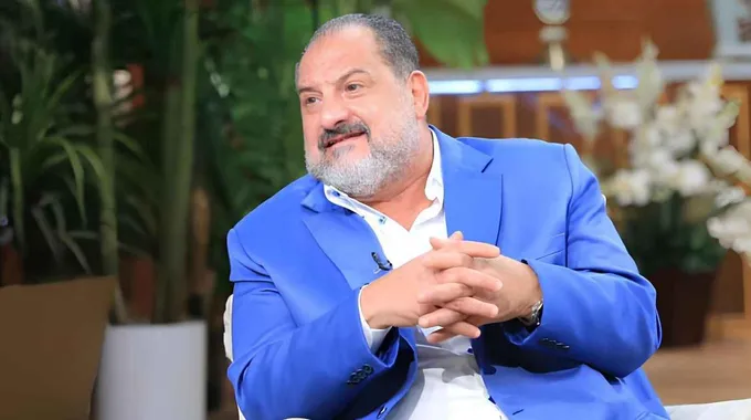 تهنئة خالد الصاوي لوالدته بعيد ميلادها
