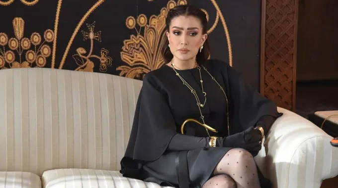 حيلة عمرو وهبة لتقليل فارق الطول مع غادة