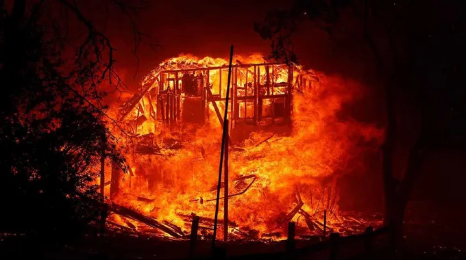 حريق مأساوي بسبب محاولة قتل صرصور في أوسان