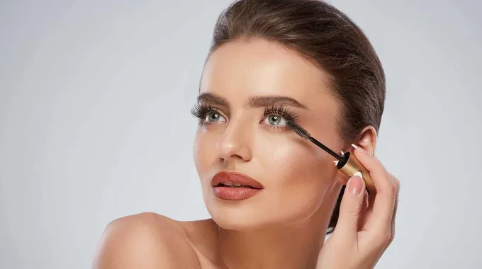 سحر الماسكارا البنية وتأثيرها الرائع