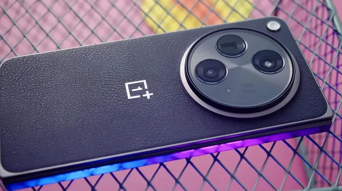 هاتف OnePlus 15: الأناقة والقوة في يدك