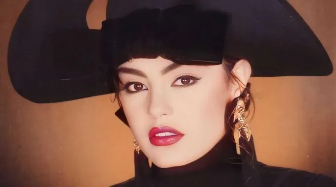 شريهان تدعم أنغام في أزمتها الصحية