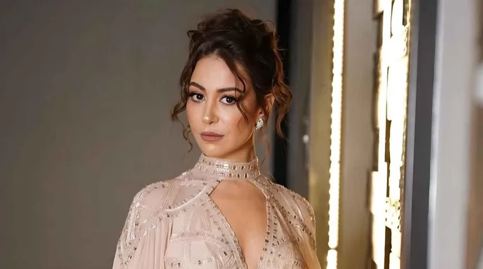 رد منة شلبي على شائعات وفاة والدتها