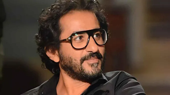 أحمد حلمي ومنى زكي يحتفلان بعيد زواجهما