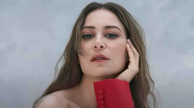 أمير كرارة ومنة شلبي في فيلم نورماندي الجديد