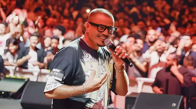 أول شاعرة تتعاون مع عمرو دياب