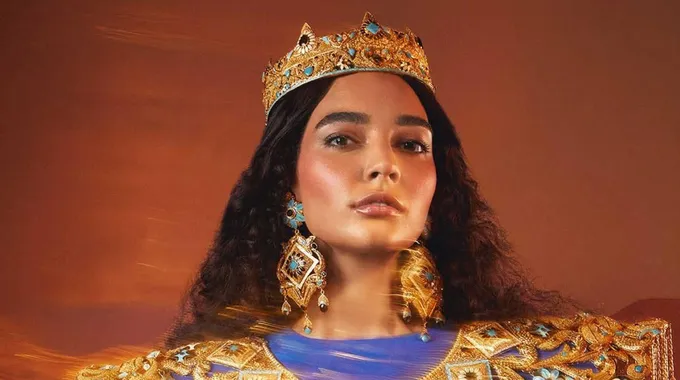 فستان دبي: تحفة فنية من الذهب الخالص