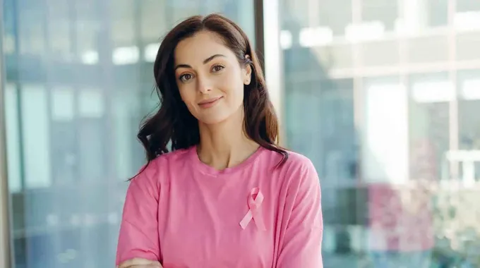إلهام شاهين: رسالة إنسانية عن سرطان الثدي