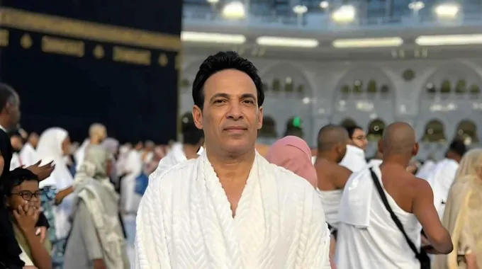 لحظات روحانية لسعد الصغير أمام الكعبة