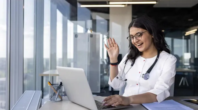 تعزيز العلاقات الإنسانية في التواصل الرقمي