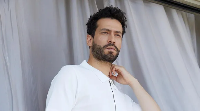 إكين كوتش بطل مسلسل الأستاذ على نتفليكس