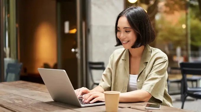 العمل من المقاهي: إنتاجية أم هروب؟