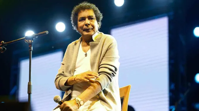 محمد منير يطمئن جمهوره بعد الأزمة الصحية