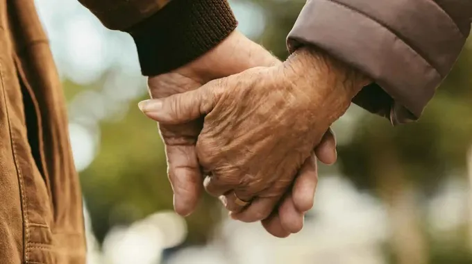 دعم المسنين وتخفيف شعور الوحدة