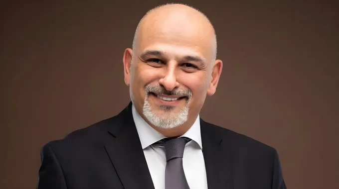 عودة جمال سليمان بصورته الشهيرة