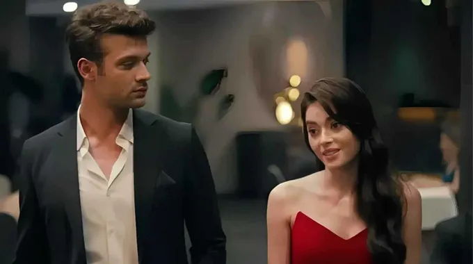 غريب في المرآة: التشويق والغموض في الدراما