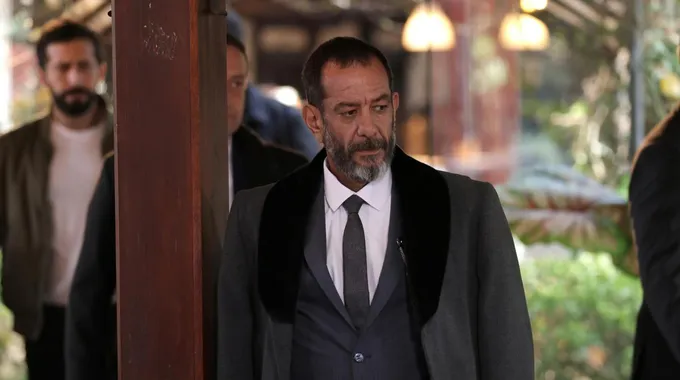 وفاة الممثل التركي إمري تورون عن عمر 53 عامًا