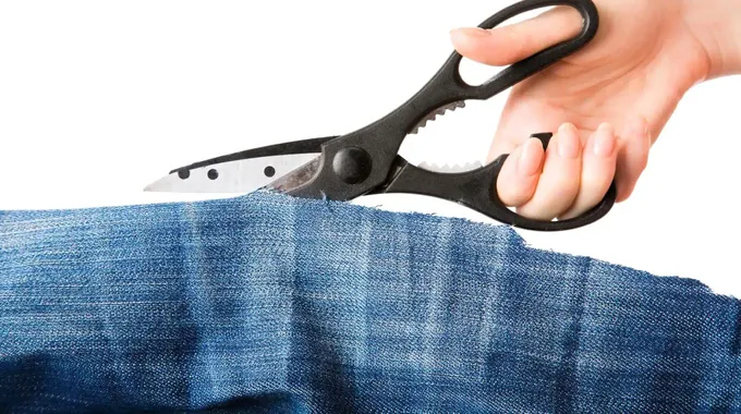 تفسير حلم تمزيق الملابس للمتزوجة