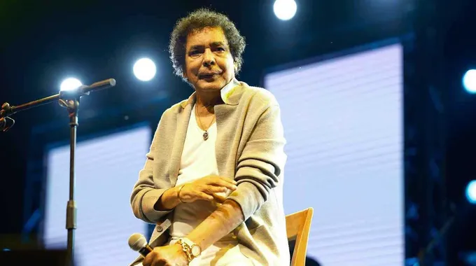 محمد منير يطلق أغنية